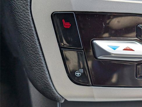 Used 2022 Ford Explorer XLT w/ Equipment Group 202A image 29