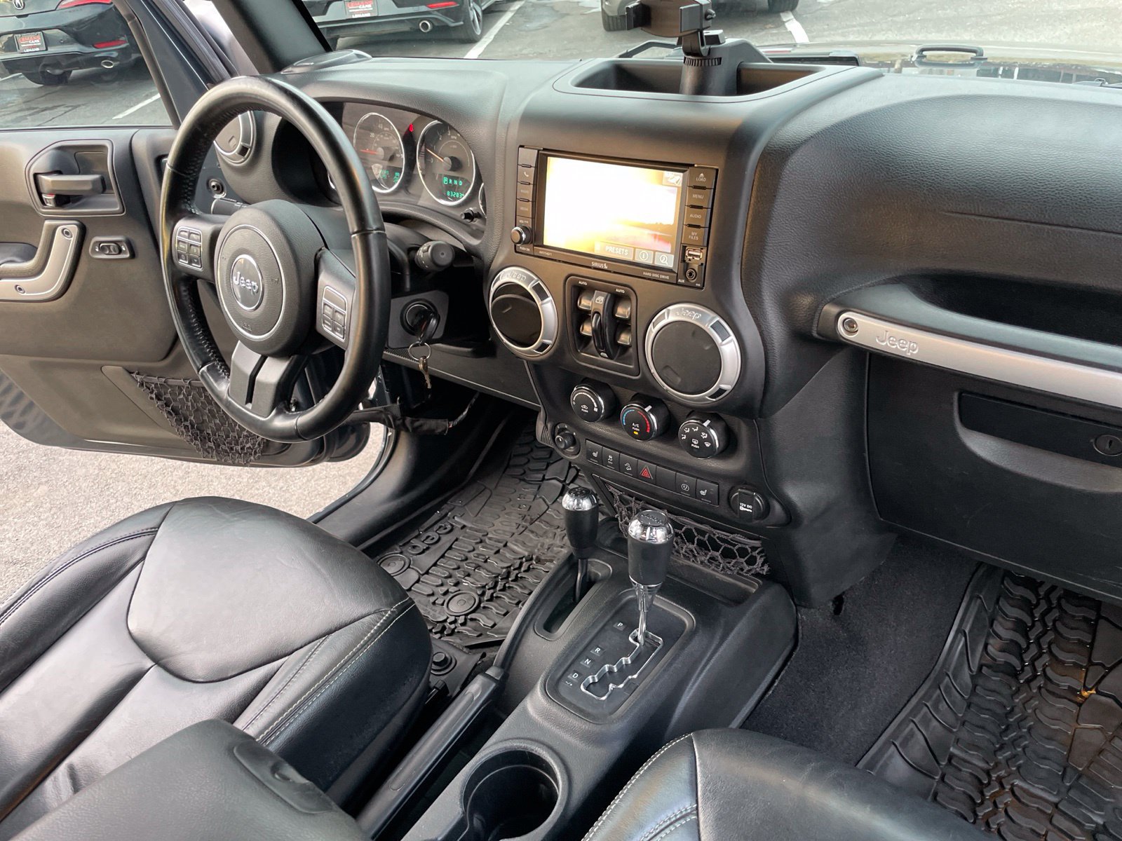 Used 2017 Jeep Wrangler Unlimited Sahara w/ Connectivity Group AWD/4WD image 14