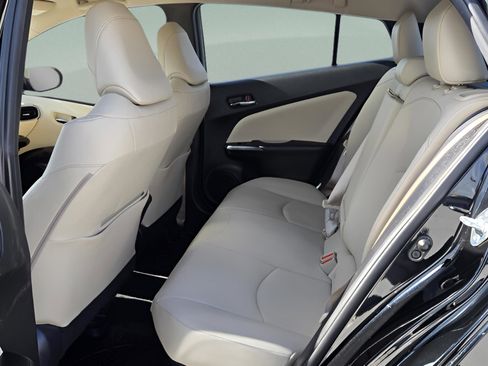 Used 2019 Toyota Prius XLE image 10