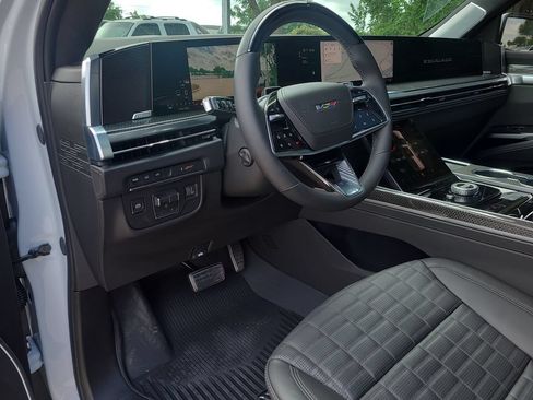 Used 2026 Cadillac Escalade V w/ LPO, ONYX Package AWD/4WD image 18