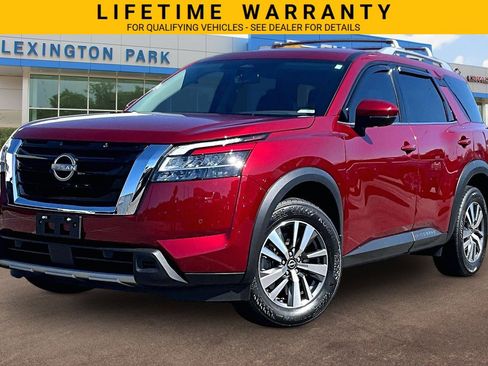 Used 2024 Nissan Pathfinder SL AWD/4WD image 2