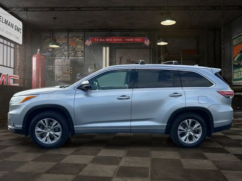 Used 2014 Toyota Highlander XLE AWD/4WD image 5