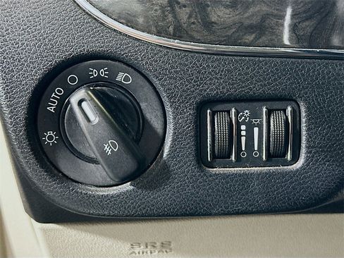 Used 2012 Chrysler Town & Country Touring image 11