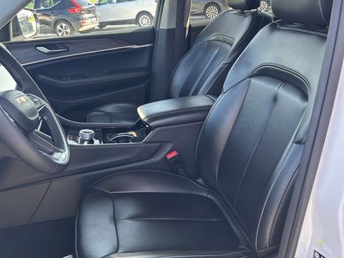 Used 2023 Jeep Grand Cherokee Limited AWD/4WD image 10