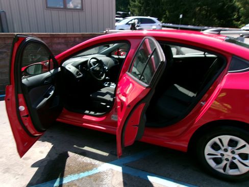 Used 2019 Chevrolet Cruze LS FWD image 13