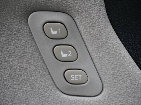 Used 2017 Toyota Avalon XLE image 15