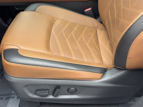 Used 2025 Nissan Pathfinder Platinum image 35