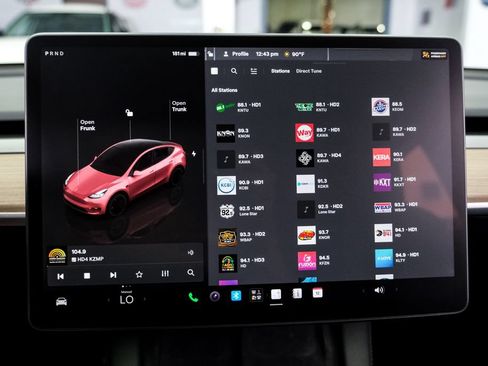 Used 2023 Tesla Model Y Performance AWD/4WD image 24