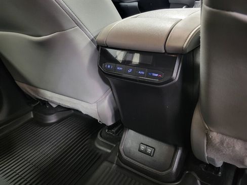 Used 2021 Toyota Highlander XLE AWD/4WD image 53