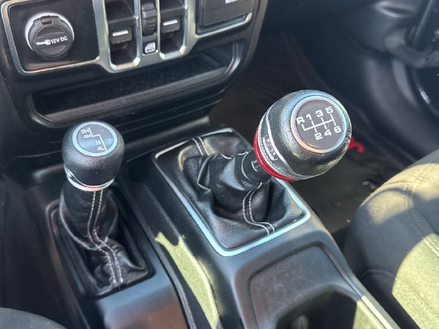 Used 2022 Jeep Gladiator Overland AWD/4WD image 14