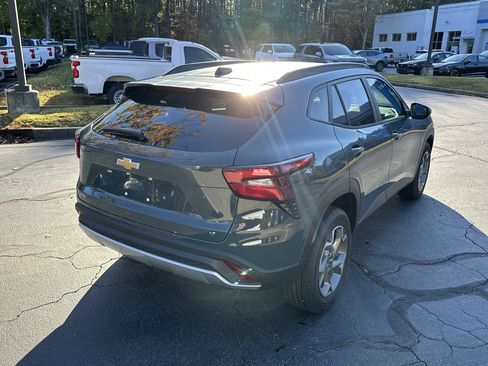 New 2025 Chevrolet Trax LT w/ Driver Confidence Package image 5