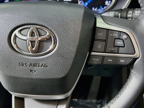 Used 2025 Toyota Highlander XLE AWD/4WD image 20