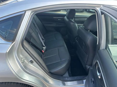 Used 2014 Nissan Altima 3.5 SL FWD image 17
