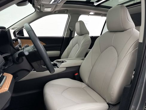 Used 2025 Toyota Grand Highlander FWD image 20