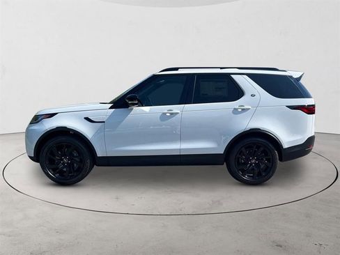 New 2025 Land Rover Discovery S image 2