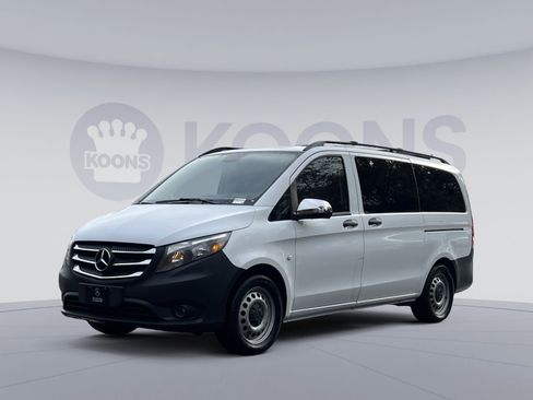 Used 2016 Mercedes-Benz Metris Passenger image 1