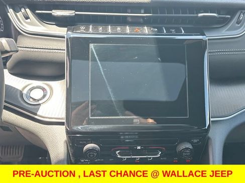 Used 2025 Jeep Grand Cherokee Laredo X RWD image 18