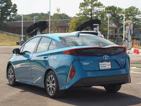 Used 2021 Toyota Prius Prime XLE image 16
