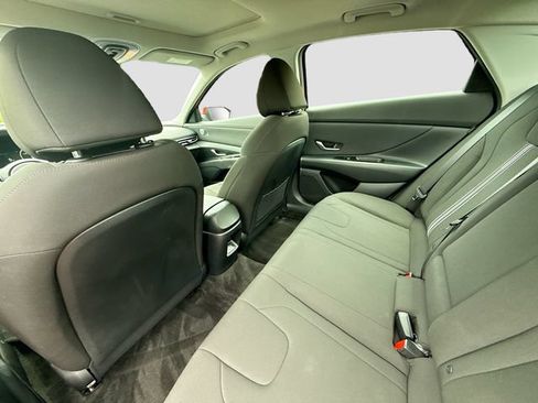 Certified 2025 Hyundai Elantra SEL FWD image 23