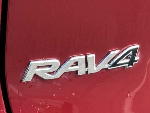 Used 2025 Toyota RAV4 XLE FWD image 25