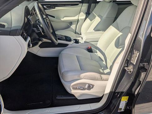 Used 2024 Porsche Macan image 17