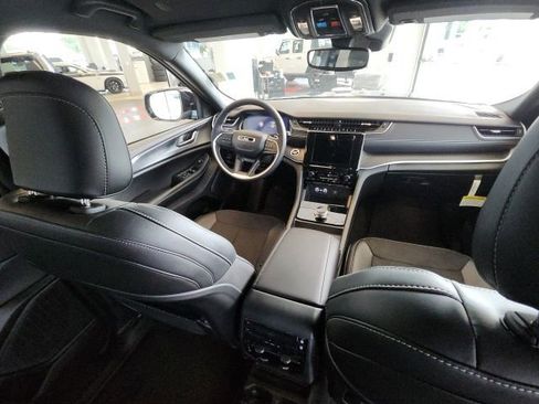 New 2023 Jeep Grand Cherokee L Laredo image 27