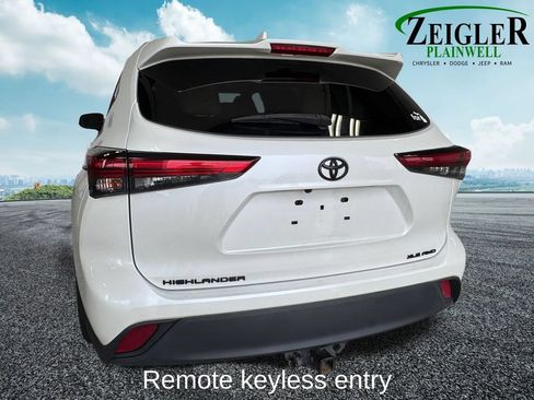 Used 2025 Toyota RAV4 XLE Premium w/ Weather Package AWD/4WD image 3