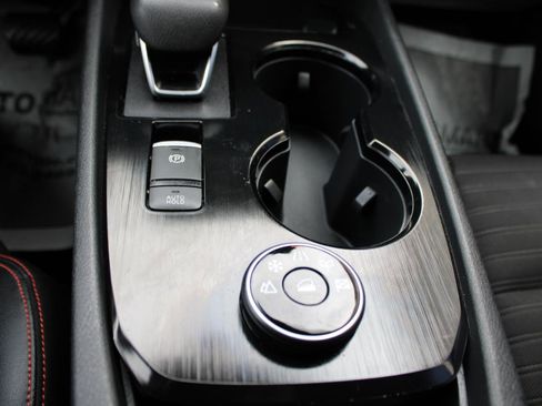 Used 2025 Nissan Rogue SV image 28