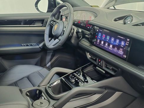 New 2026 Porsche Cayenne GTS image 29