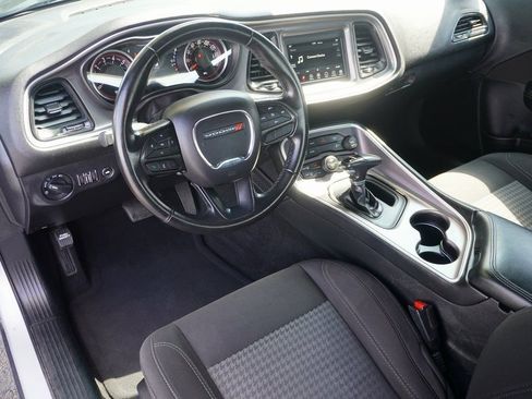 Used 2022 Dodge Challenger SXT image 9