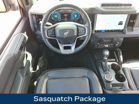 Used 2025 Ford Bronco Badlands AWD/4WD image 3