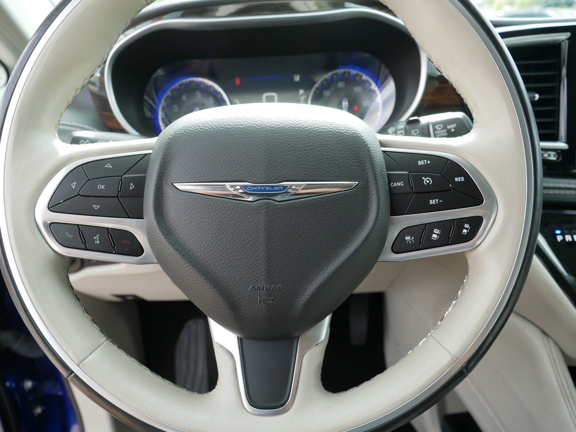 Used 2021 Chrysler Pacifica Limited AWD/4WD image 25