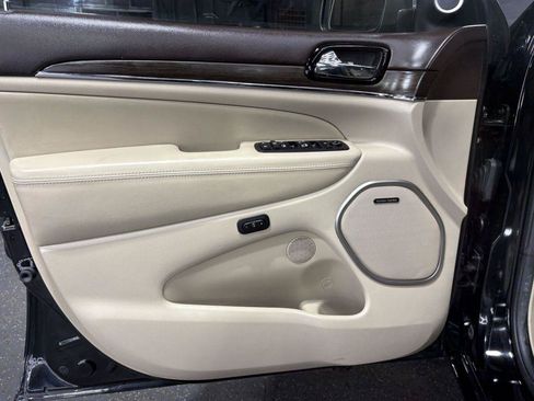Used 2019 Jeep Grand Cherokee Overland AWD/4WD image 10