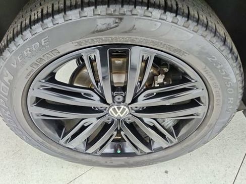 Used 2022 Volkswagen Tiguan SE R-Line image 59