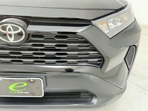 Used 2022 Toyota RAV4 LE FWD image 25