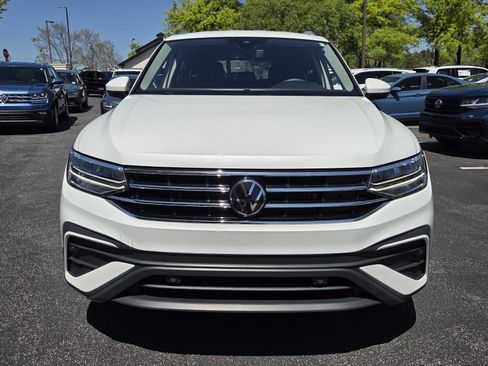Used 2023 Volkswagen Tiguan SE image 2