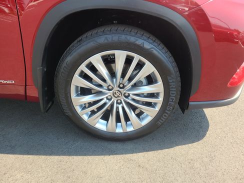 Certified 2026 Toyota Highlander Platinum AWD/4WD image 12