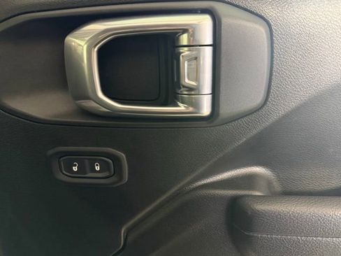 Used 2022 Jeep Wrangler Sport S image 19