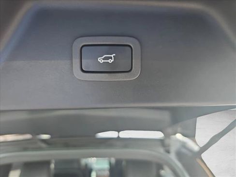 Used 2017 Land Rover Range Rover HSE AWD/4WD image 13