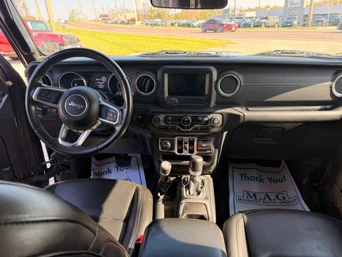 Used 2018 Jeep Wrangler Unlimited Sahara AWD/4WD image 21
