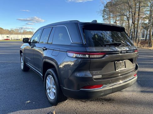 Certified 2023 Jeep Grand Cherokee Laredo image 5