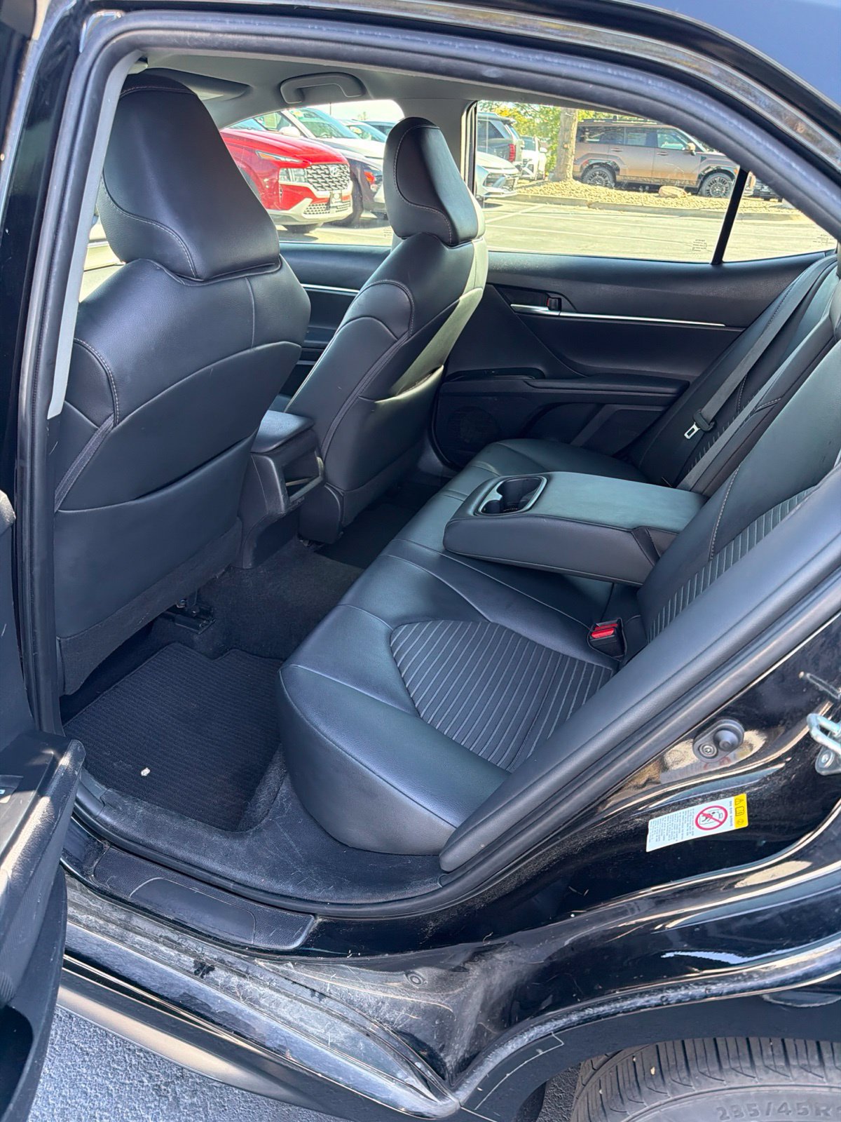 Used 2018 Toyota Camry SE FWD image 4