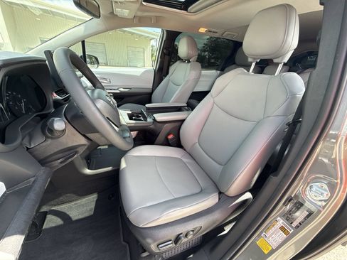 Certified 2026 Toyota Sienna XLE FWD image 13