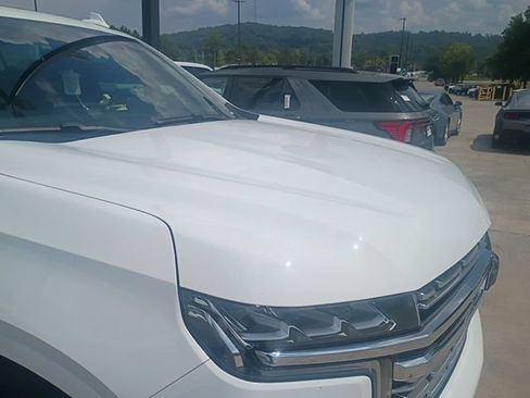 Used 2023 Chevrolet Suburban Premier AWD/4WD image 15