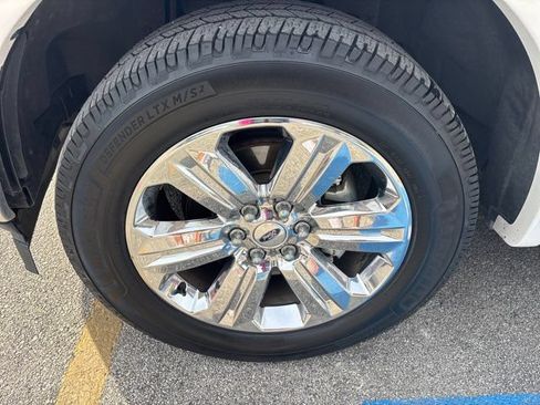 Used 2018 Ford F150 Lariat RWD image 9