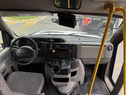Used 2012 Ford E-350 and Econoline 350 Super Duty w/ Shuttle Bus Prep Pkg RWD image 19
