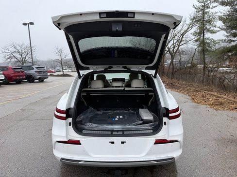 Used 2025 Genesis Electrified GV70 Advanced w/ Prestige Package image 29