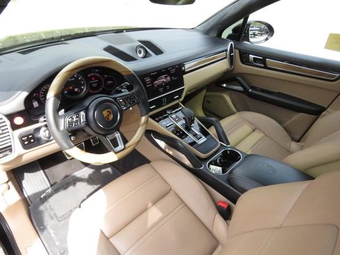 Used 2021 Porsche Cayenne Turbo AWD/4WD image 11
