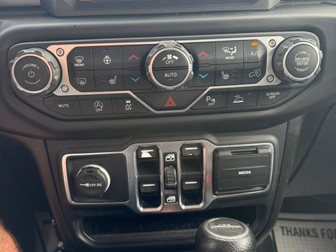 Used 2020 Jeep Gladiator Overland image 17