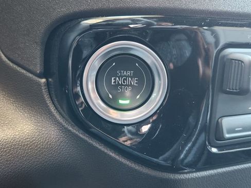 Used 2025 GMC Sierra 1500 SLT w/ SLT Premium Plus Package image 18